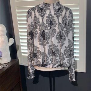 Sz M Eva Longoria Black/White Paisley Smocked Top